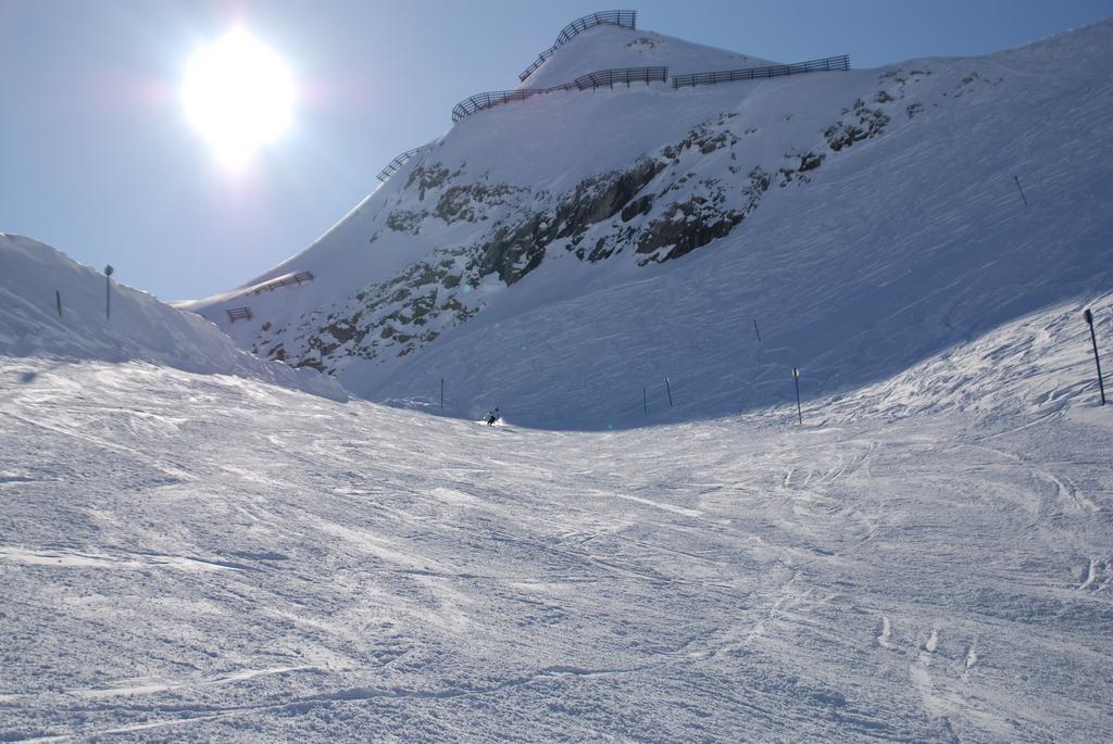 Alpenhotel Zur Wildi Lauchernalp Wiler Exterior foto