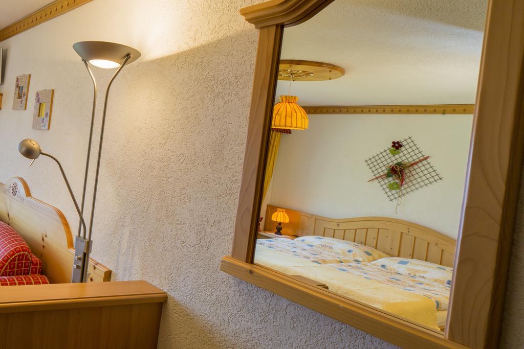 Alpenhotel Zur Wildi Lauchernalp Wiler Habitación foto