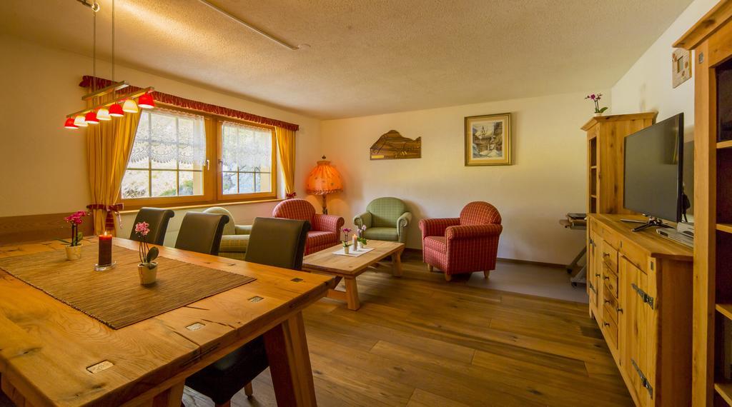 Alpenhotel Zur Wildi Lauchernalp Wiler Exterior foto
